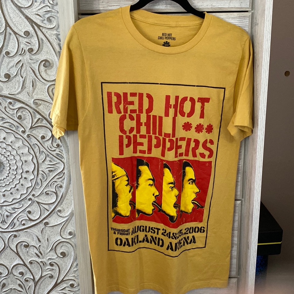 Red hot chili peppers t-shirt Hot Topic
